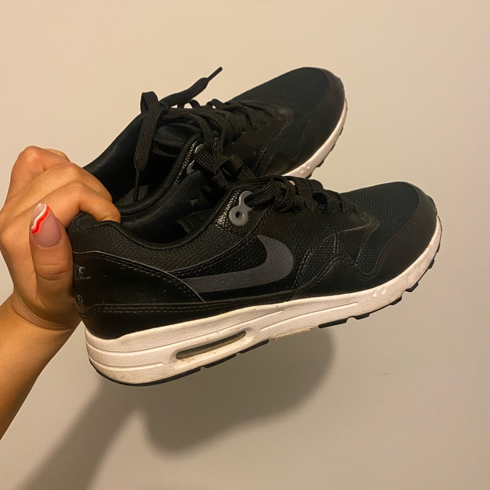 NIKE airmax 1